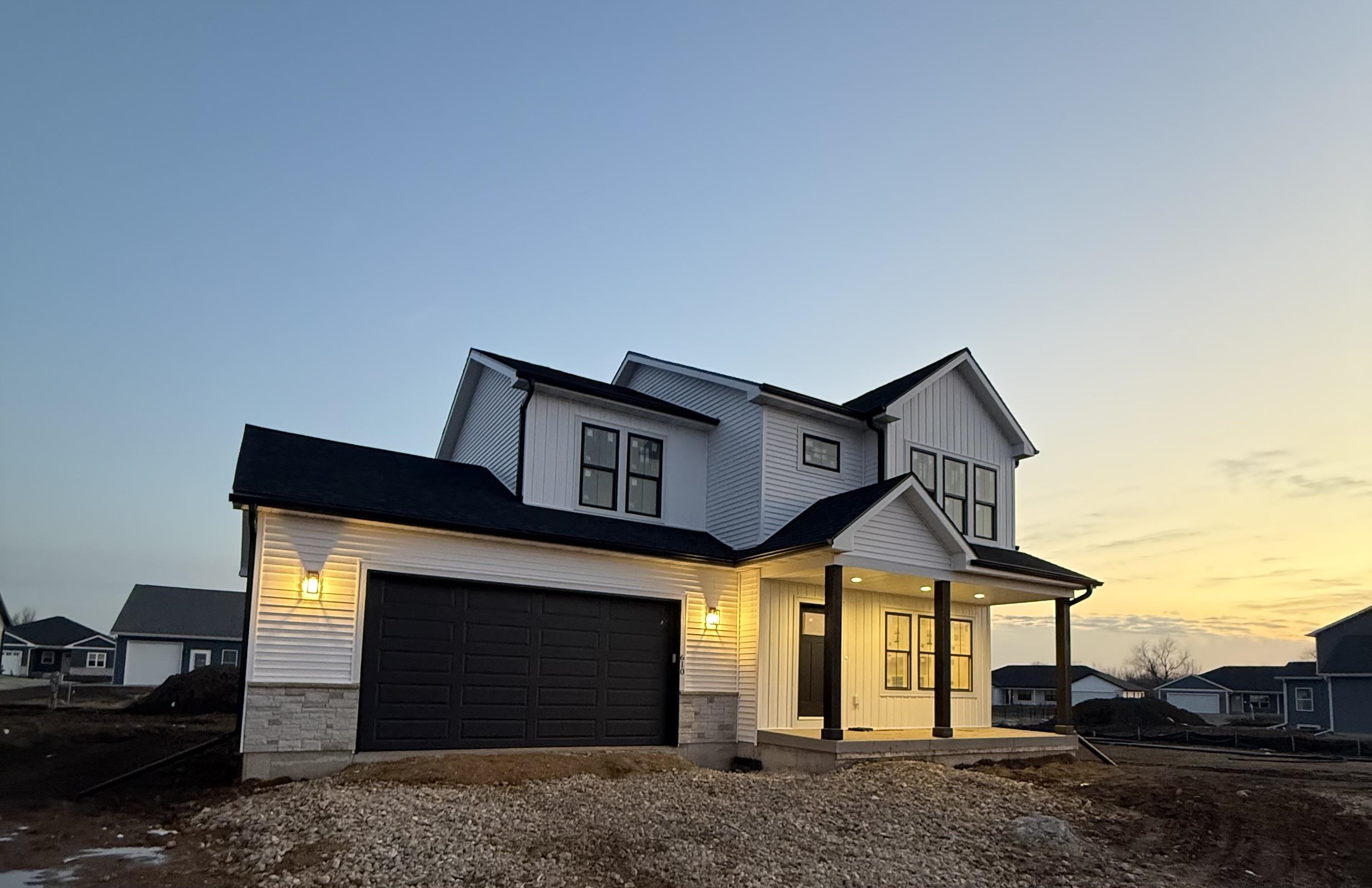 610 Clemens Arlington, WI 53911 - Photo 2 of 15