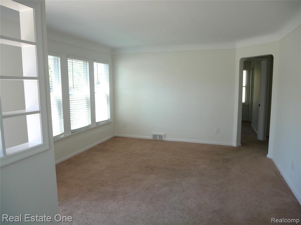 3876 Greenfield Road Berkley, MI 48072 - Photo 4 of 10 Gallery Image 4