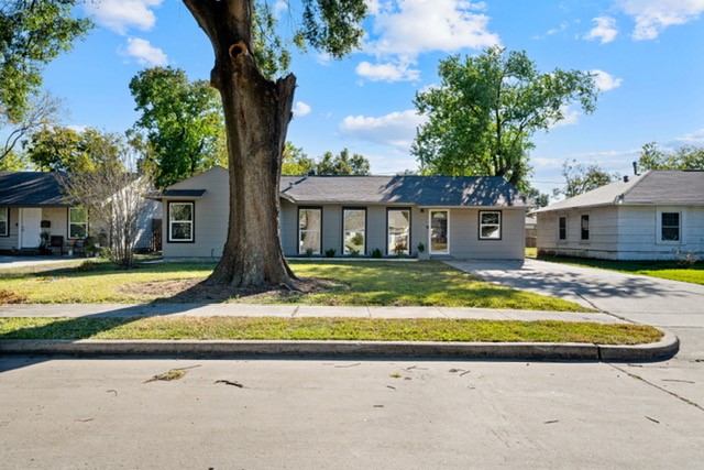 a view of a house with swimming pool and a yard