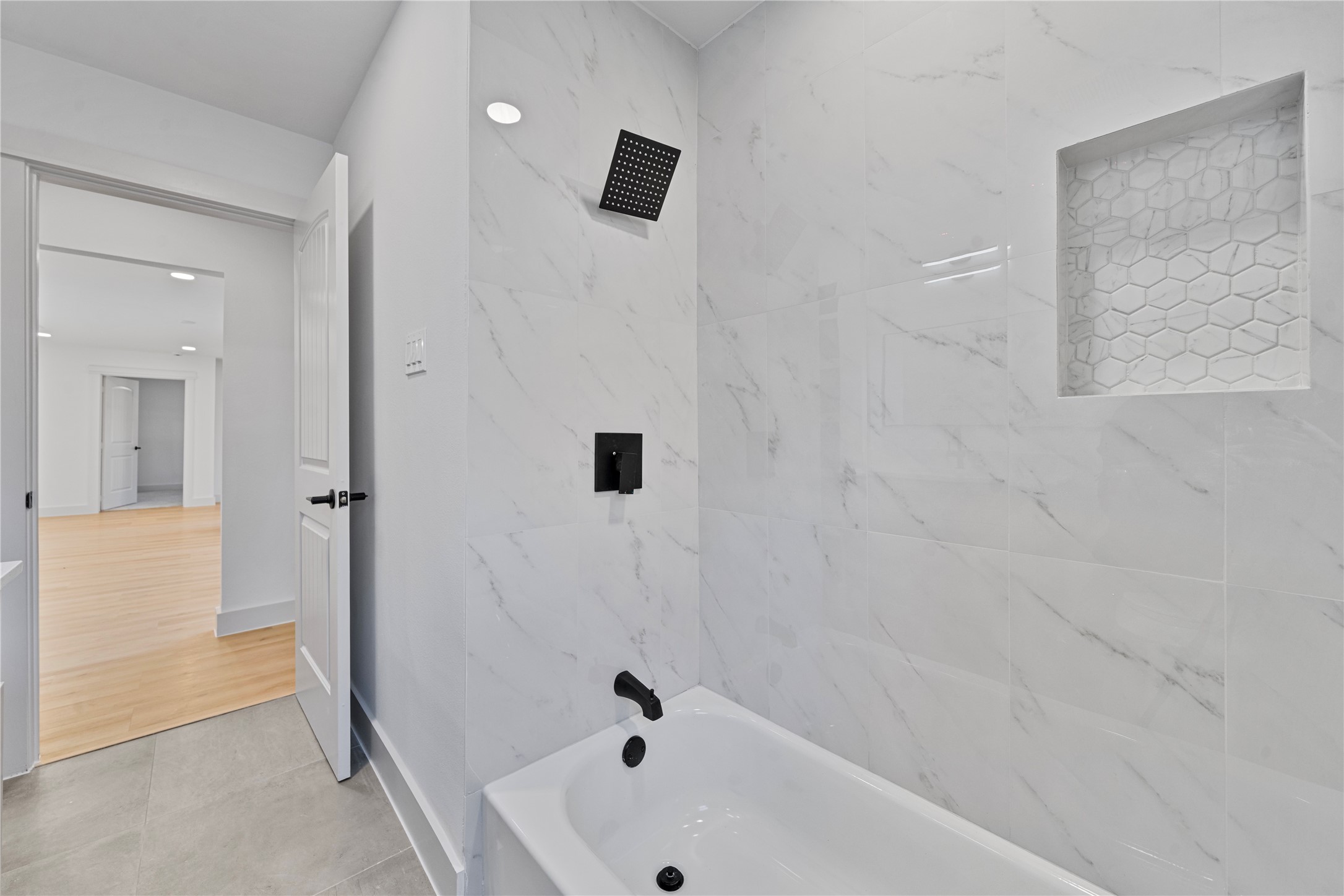 5114 Keystone Street Houston, TX 77021 - Photo 21 of 29 a bathroom with a bathtub