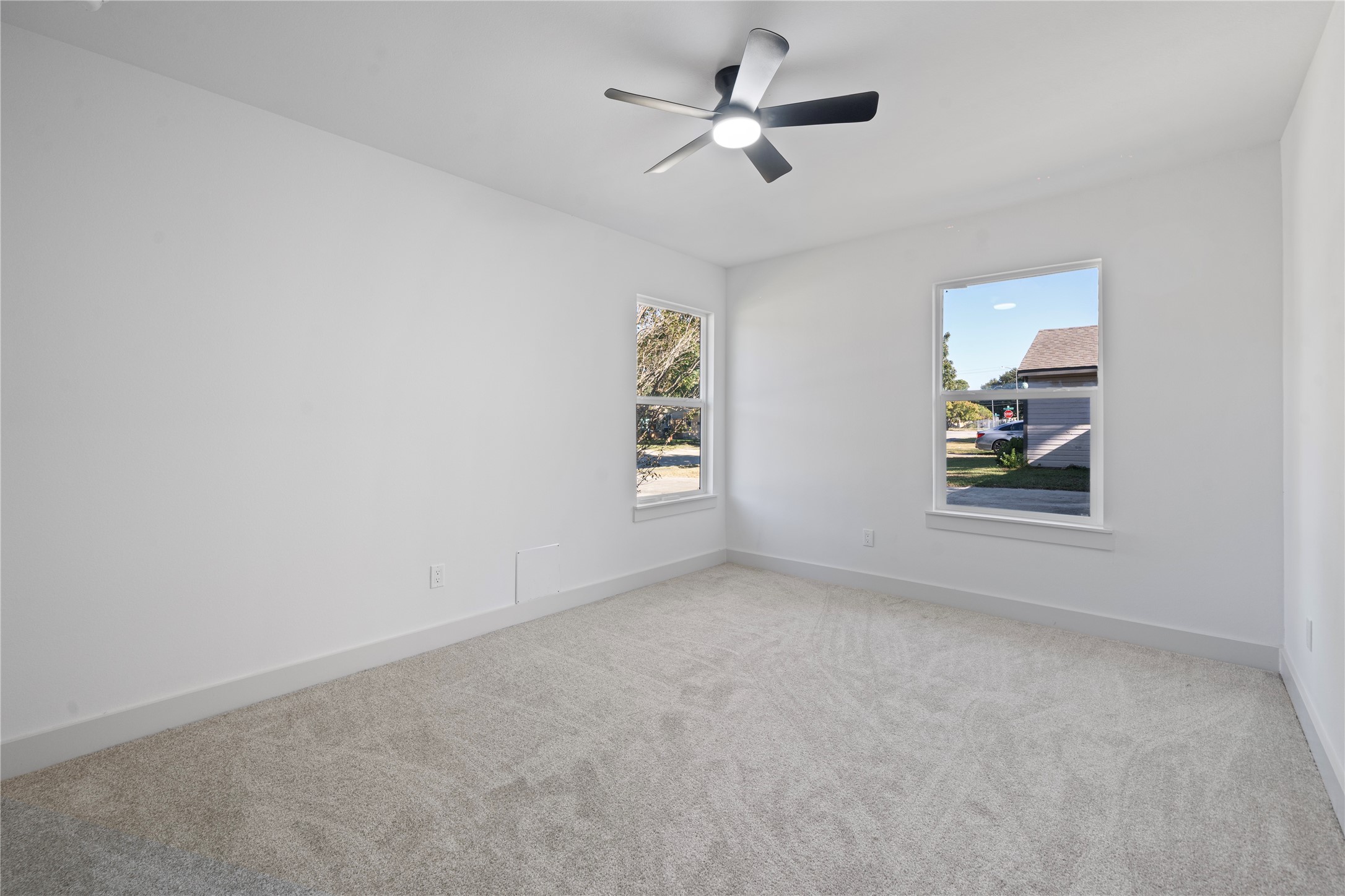 5114 Keystone Street Houston, TX 77021 - Photo 23 of 29 an empty room with windows and ceiling fan
