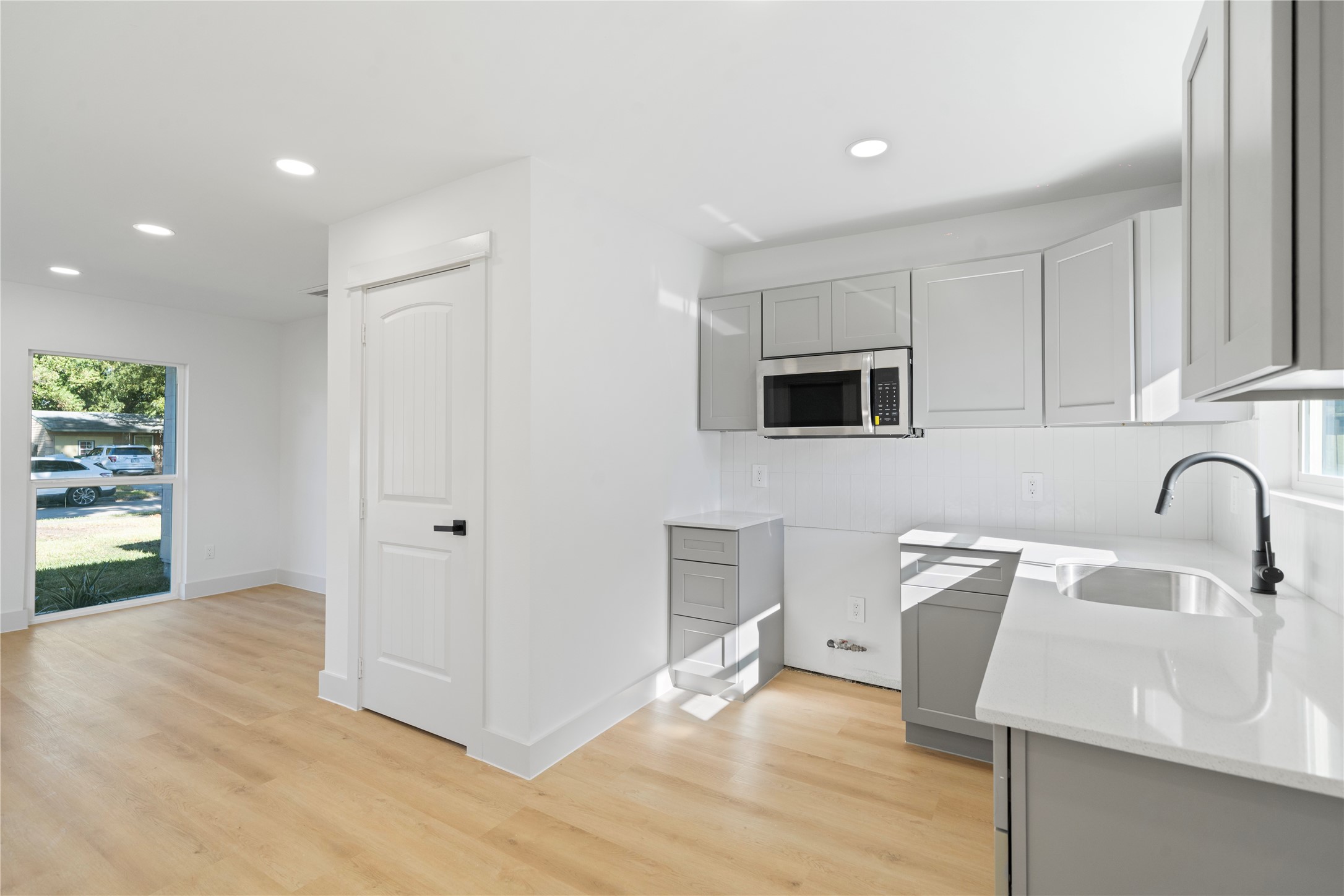 5114 Keystone Street Houston, TX 77021 - Photo 27 of 29 a kitchen with granite countertop a stove a sink and a microwave