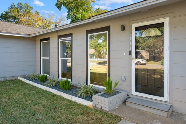 5114 Keystone Street Houston, TX 77021 - Photo 29 of 29 a view of a door with a chairs and table in a patio