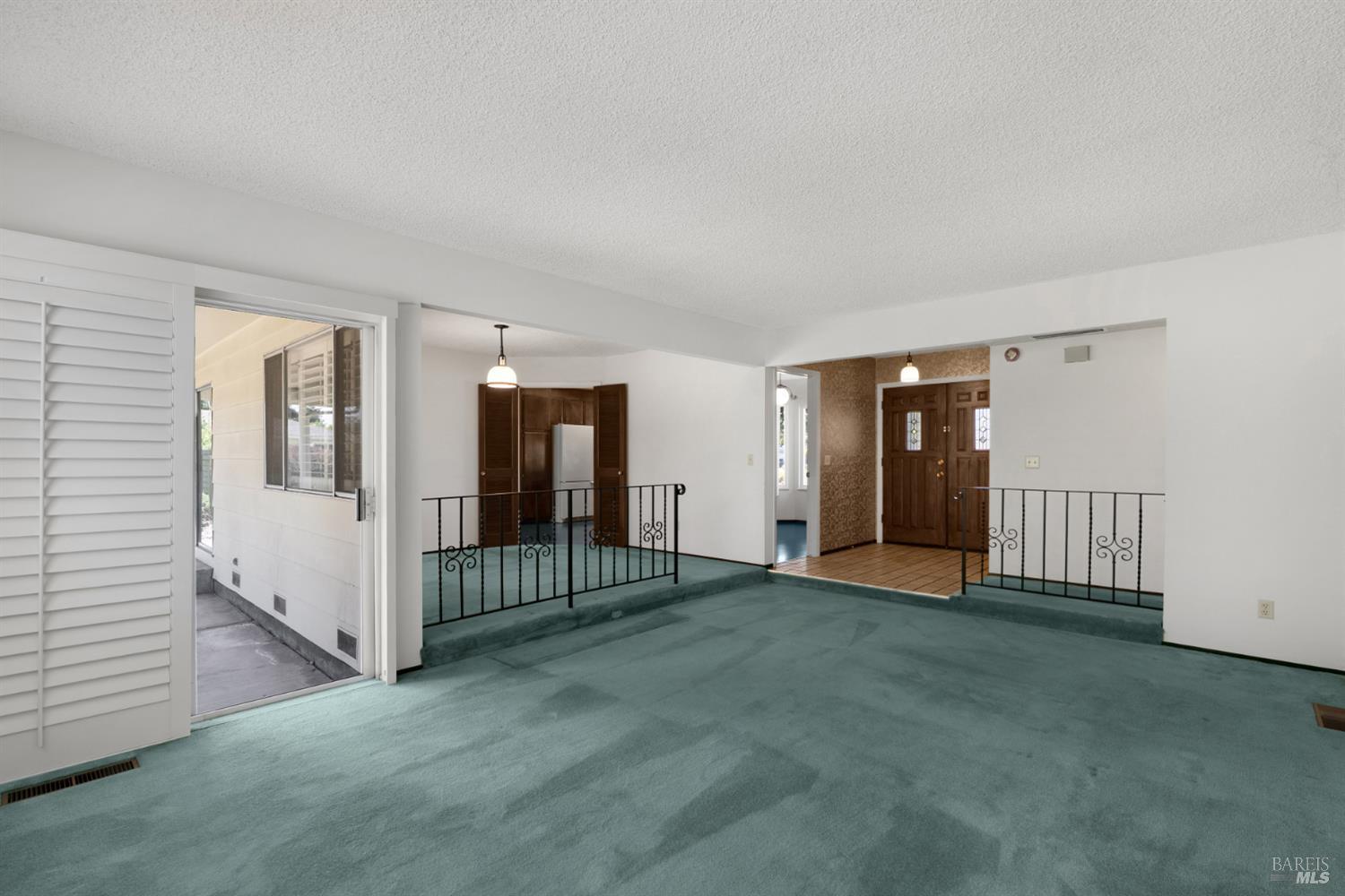 2904 Jason Drive Santa Rosa, CA 95405 - Photo 7 of 33 an empty room with windows