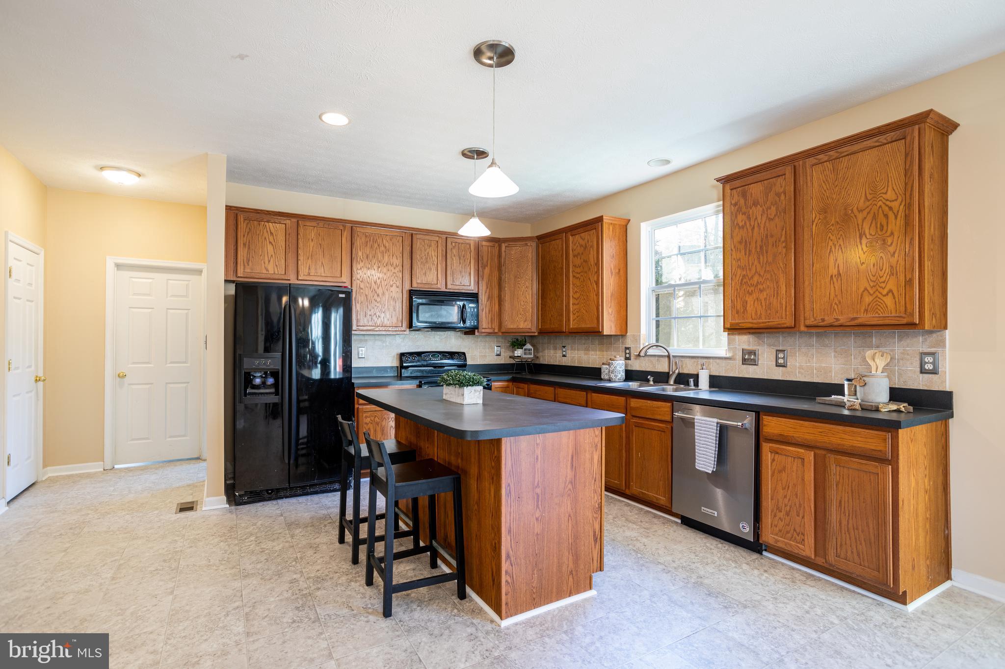 136 Patton Way Elkton, MD 21921 - Photo 6 of 29 Gourmet kitchen with island