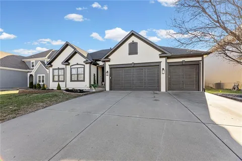 $499,000 | 8901 North St Clair Avenue, Kansas City, MO 64154