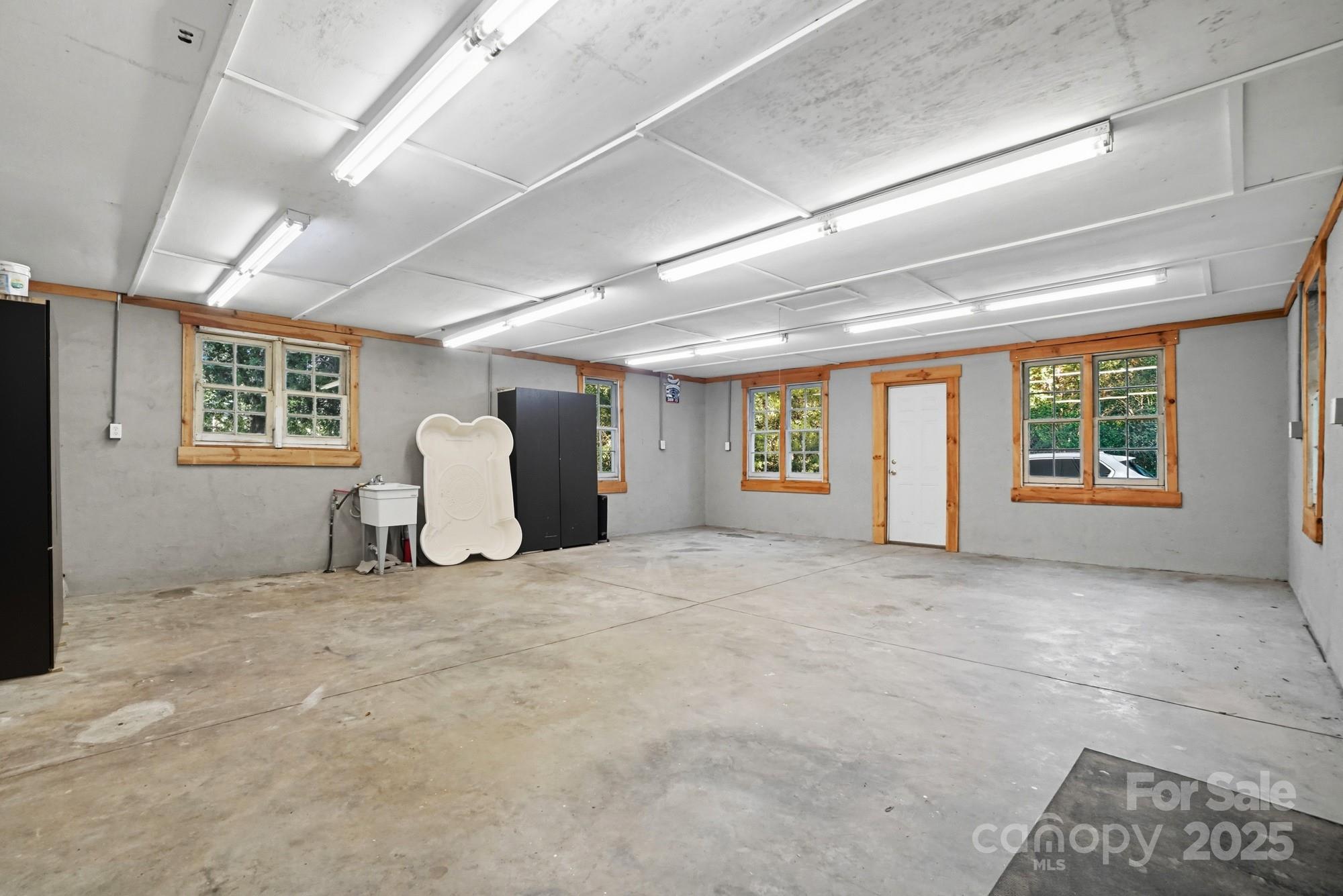 324 West Shiloh Unity Road Lancaster, SC 29720 - Photo 25 of 28 a view of an empty room with a window