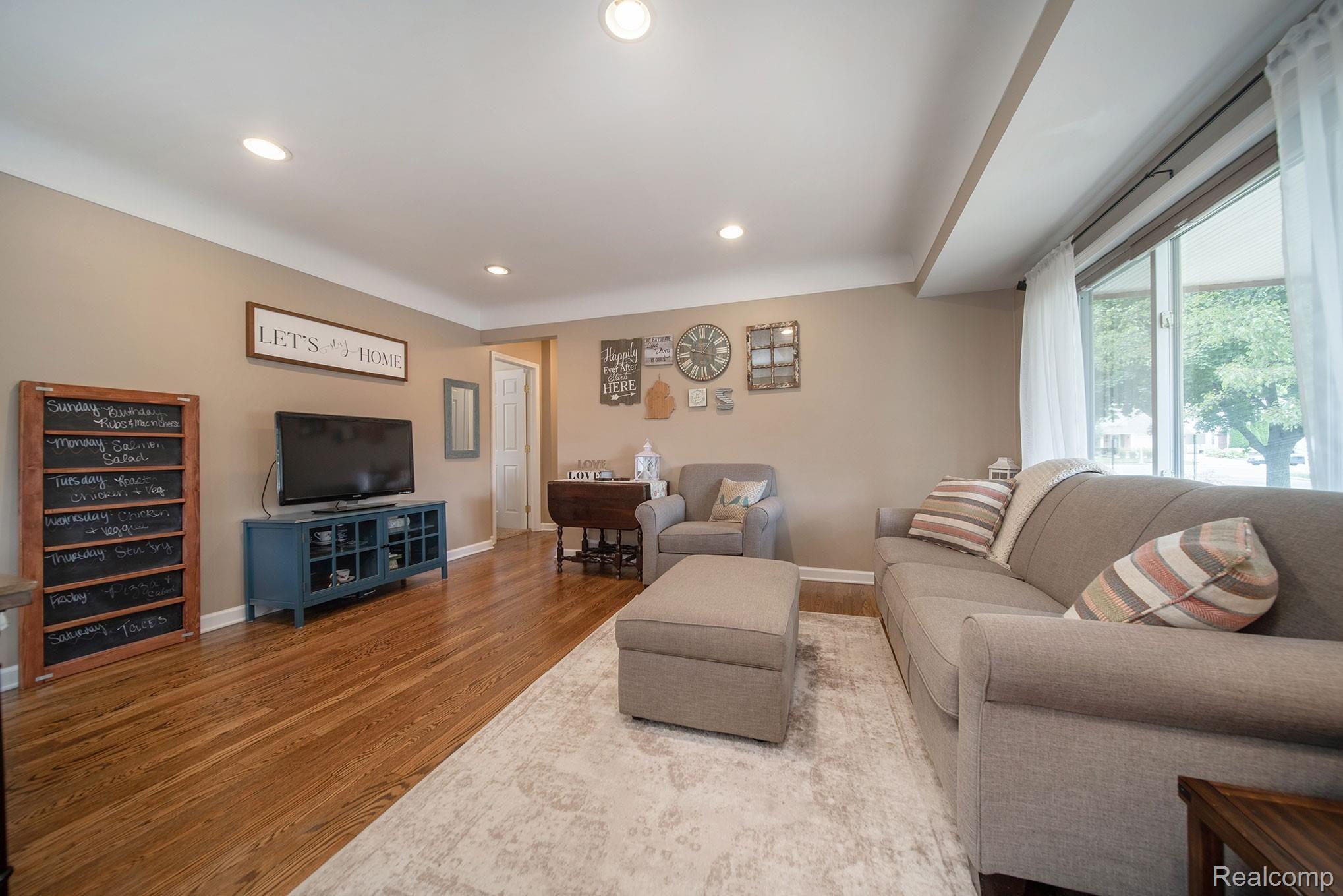 112 Normandy Road Royal Oak, MI 48073 - Photo 8 of 28 112-Normandy_19.jpg