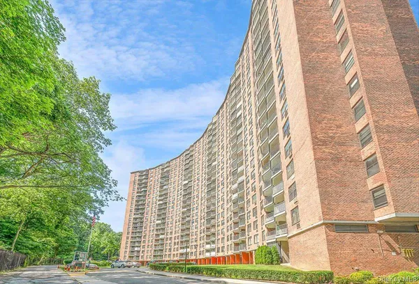 $410,000 | 90-60 Union Turnpike, Unit 1E | Forest Park