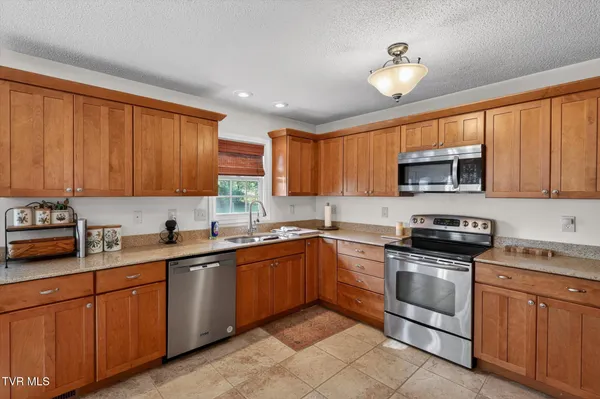$515,000 | 624 Glen Oaks Place, Gray, TN 37615