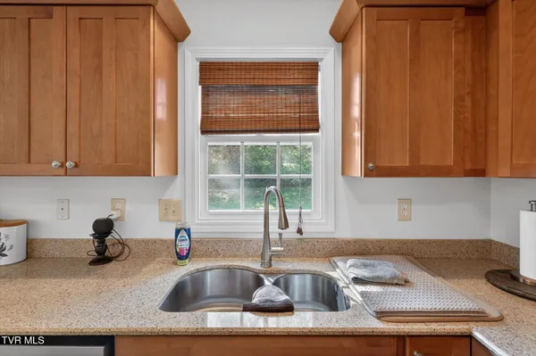 $515,000 | 624 Glen Oaks Place, Gray, TN 37615