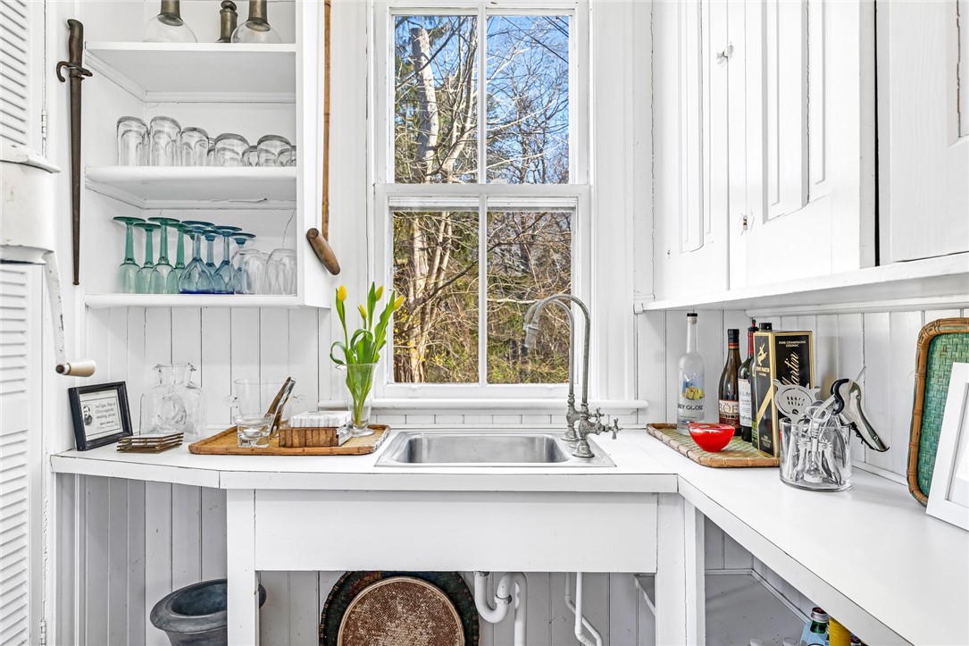 26 East Hills Road Westerly, RI 02891 - Photo 13 of 46