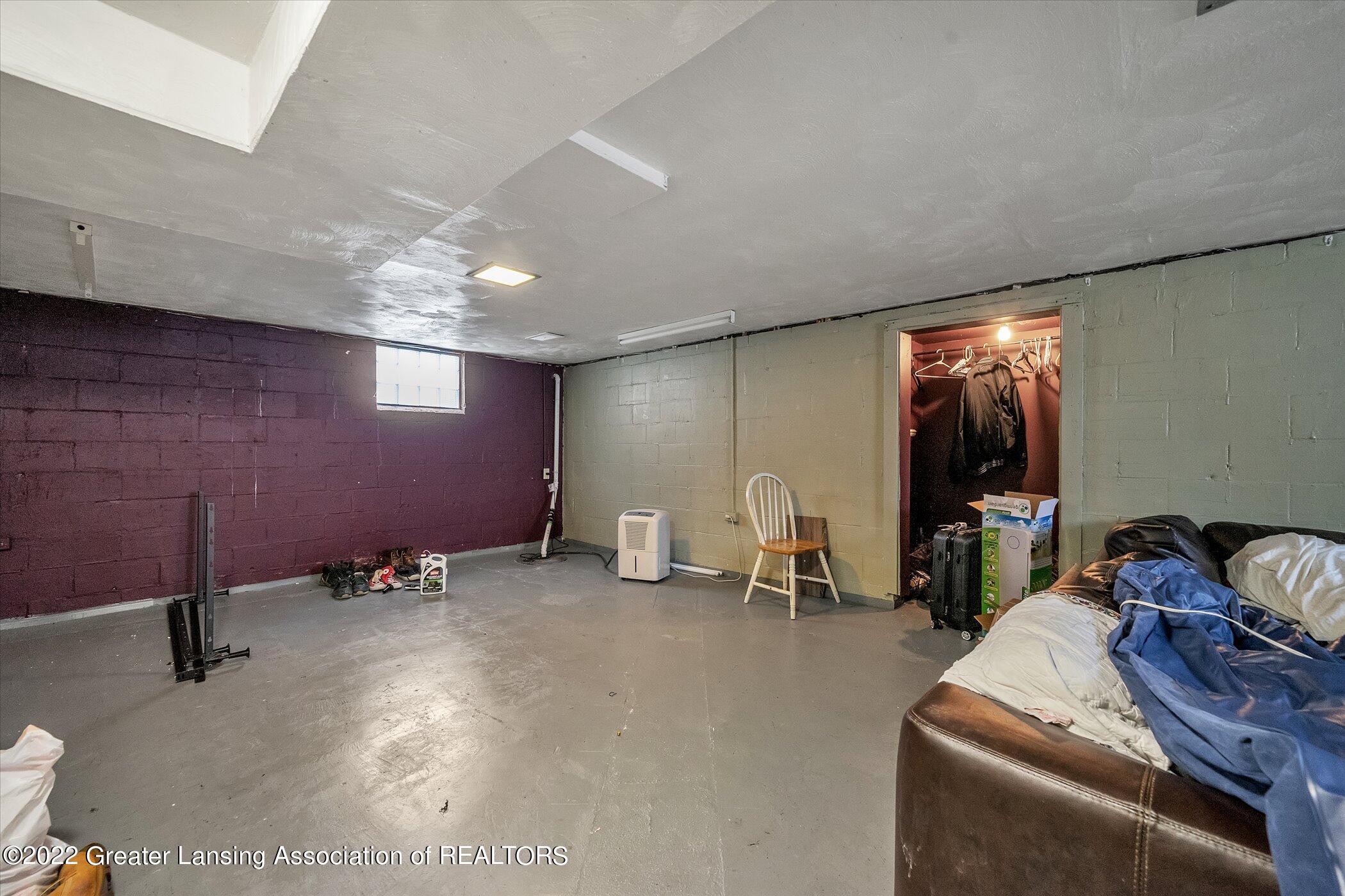 519 East Cavanaugh Road Lansing, MI 48910 - Photo 26 of 34 26-519-E-Cavanaugh-Rd-WindowStill-Real-E
