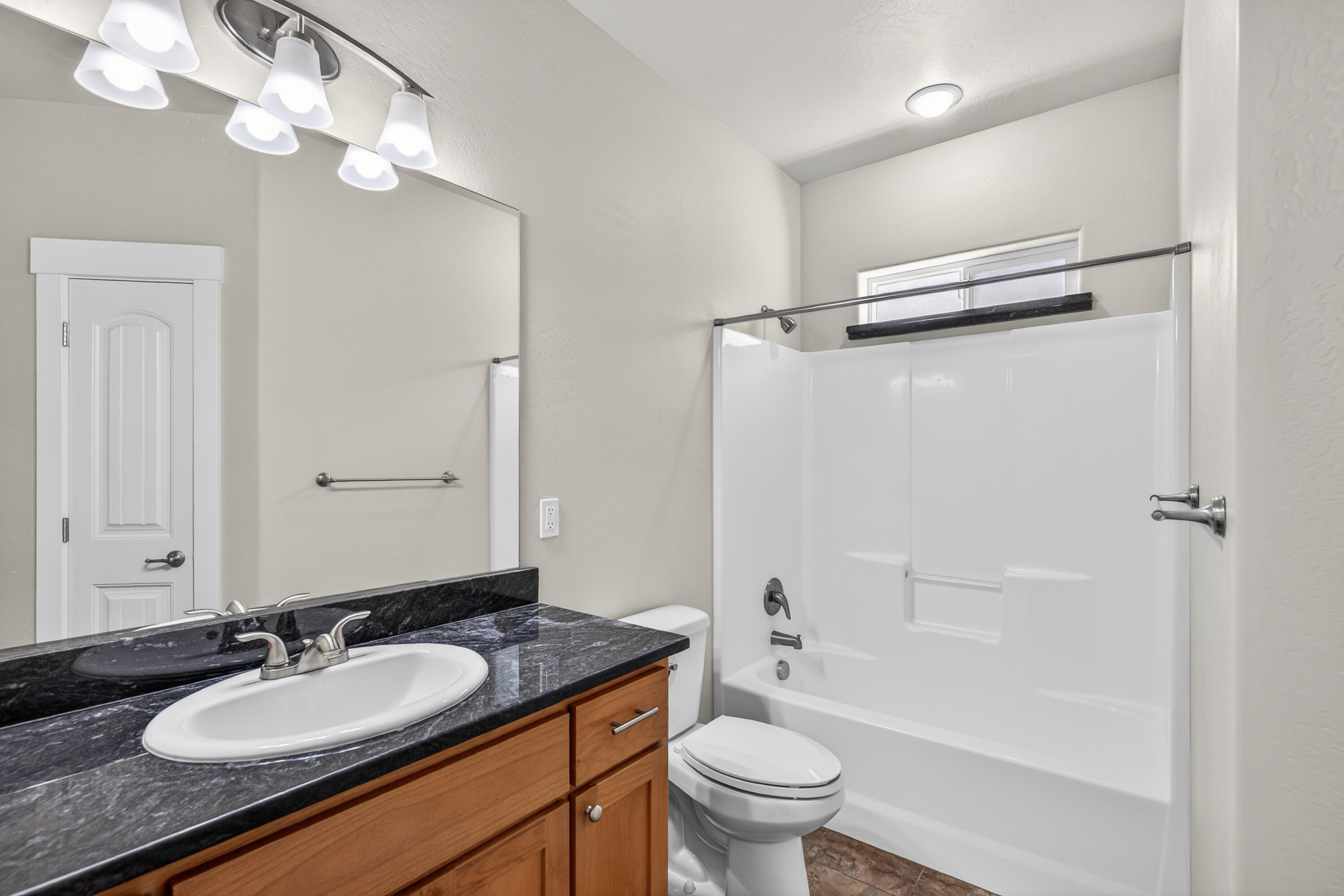 989 Pendleton Drive Medford, OR 97501 - Photo 18 of 26 17-17