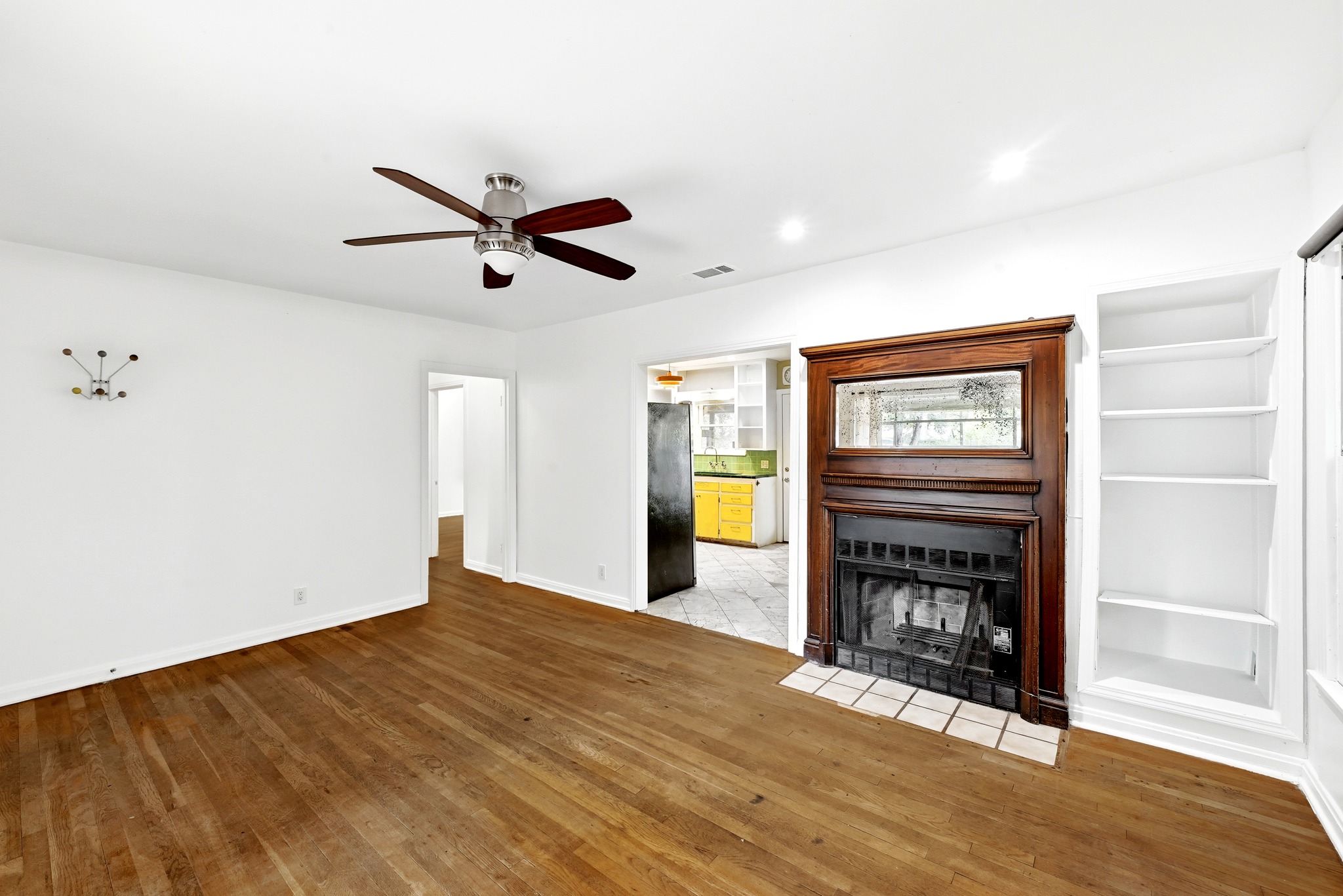 1306 Delano Street Austin, TX 78721 - Photo 6 of 24 Gallery Image 6