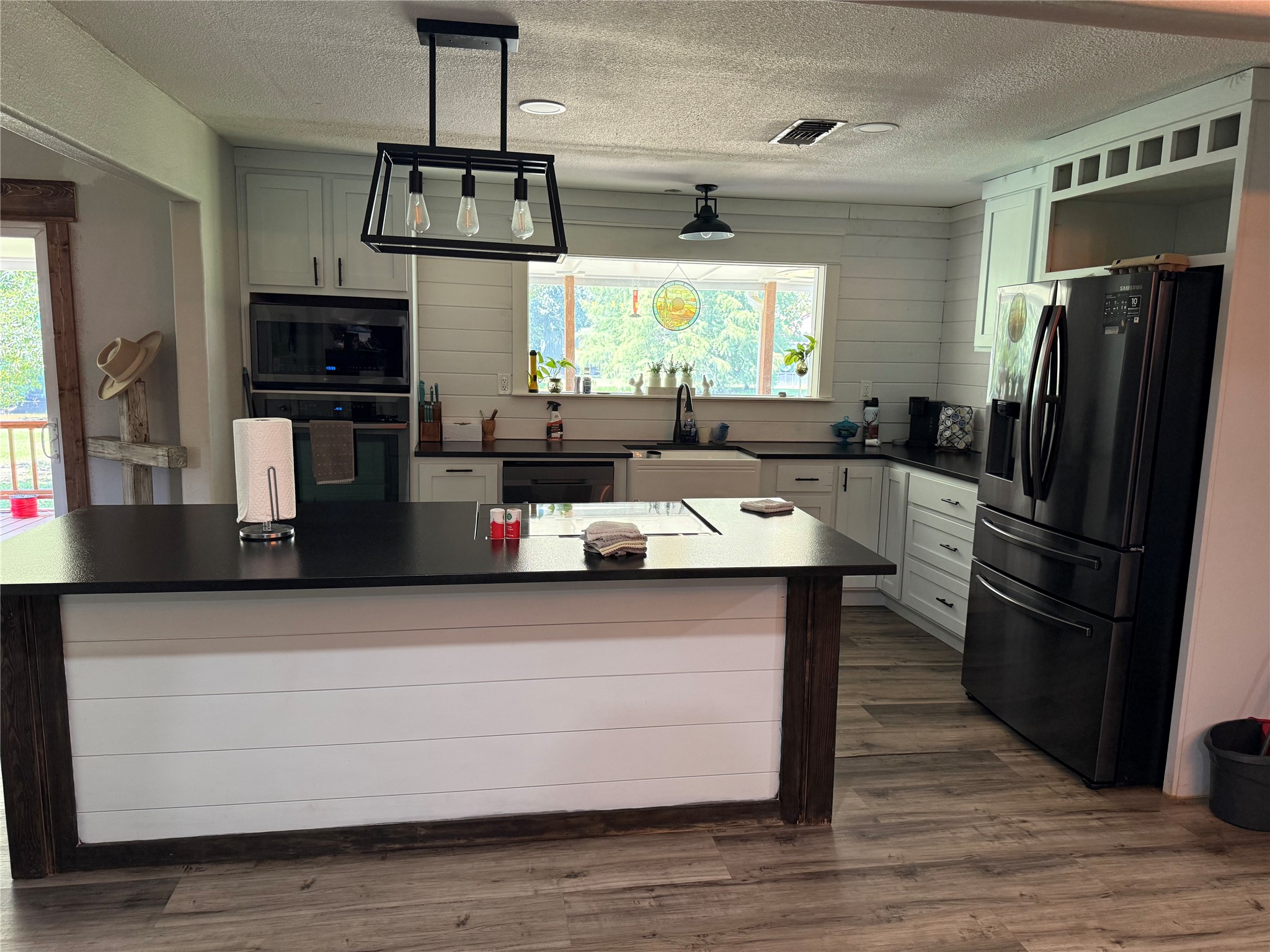 426 Deer Run Road Trinity, TX 75862 - Photo 6 of 18 a kitchen with stainless steel appliances a microwave a stove and refrigerator
