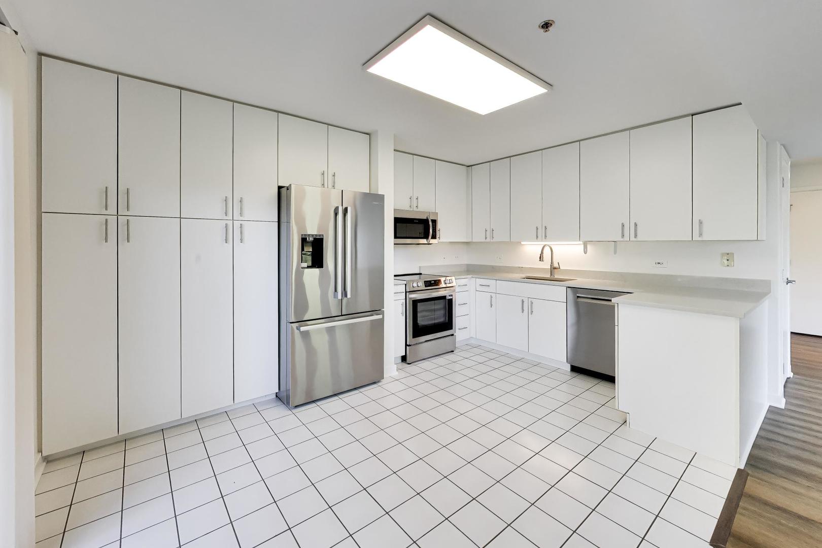 402 Kelburn Road, Unit 126 Deerfield, IL 60015 - Photo 6 of 24