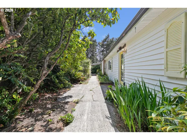 $220,000 | 1600 Rhododendron Drive, Unit 429, Florence, OR 97439