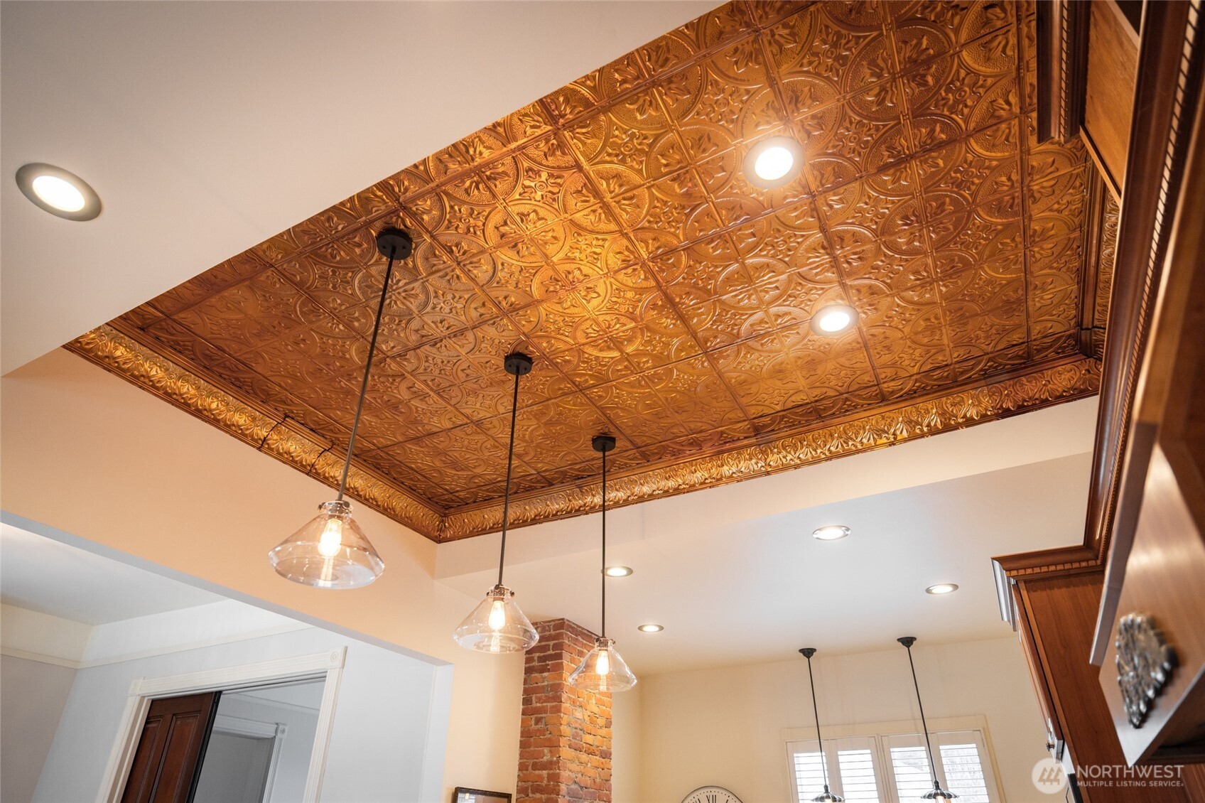 303 Benton Street La Conner, WA 98257 - Photo 21 of 40 a view of a hallway with the view of a building and entryway