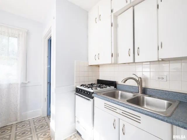 $70,000 | 1105 West Gilbert Avenue, Peoria, IL 61604