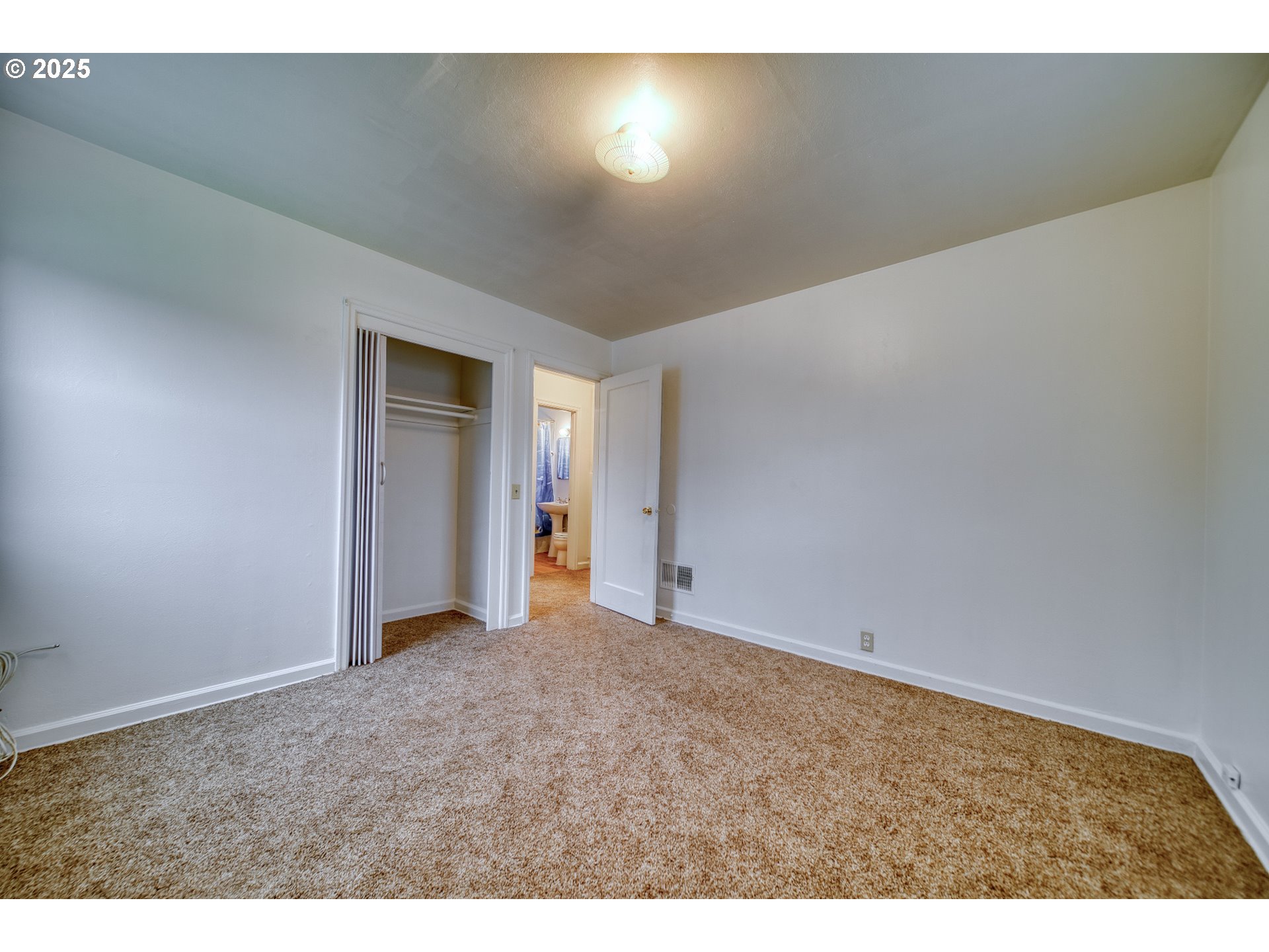 1924 Tualatin Street St. Helens, OR 97051 - Photo 20 of 27 a view of an empty room