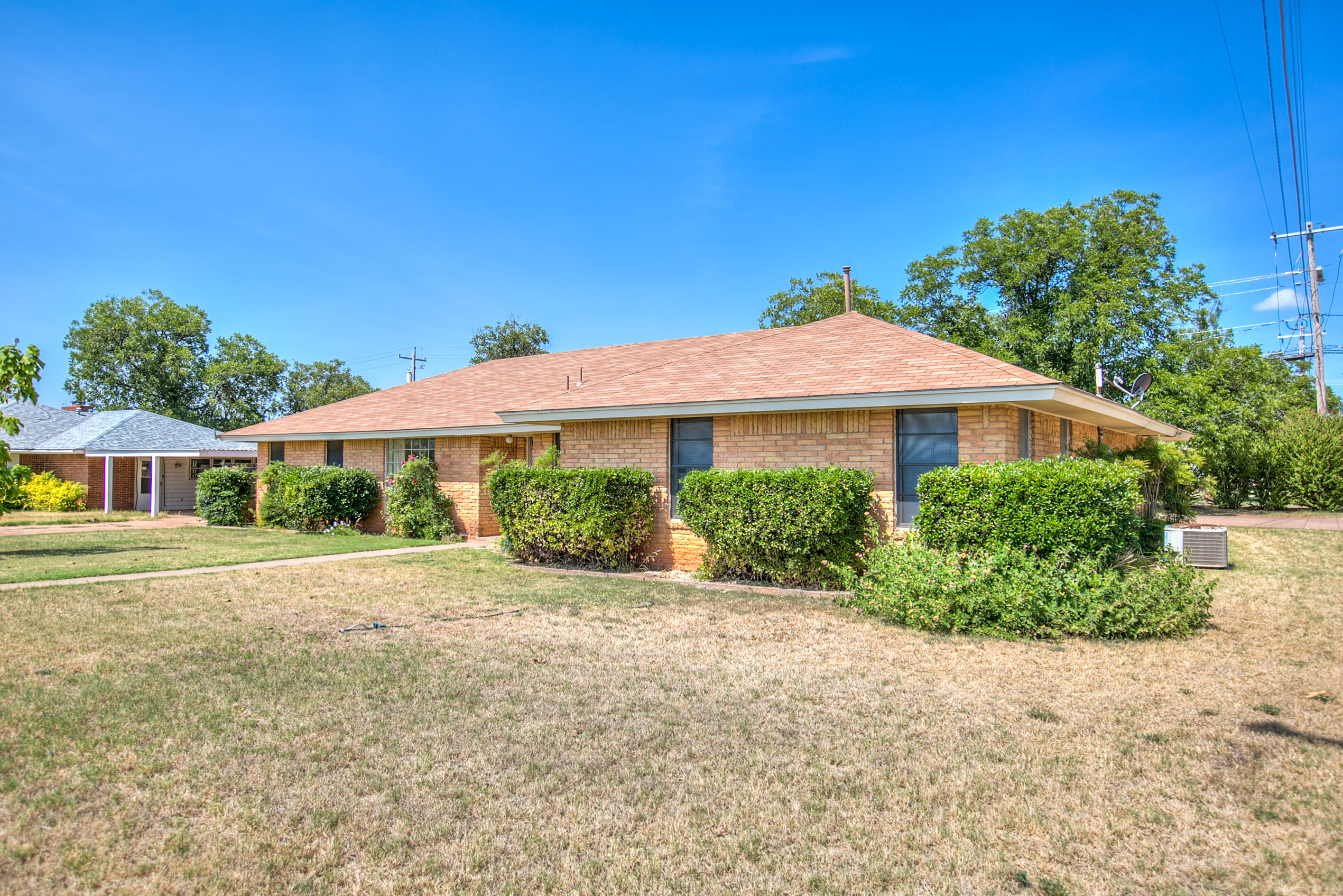 702 South State Street Bronte, TX 76933 - Photo 39 of 41 Side View