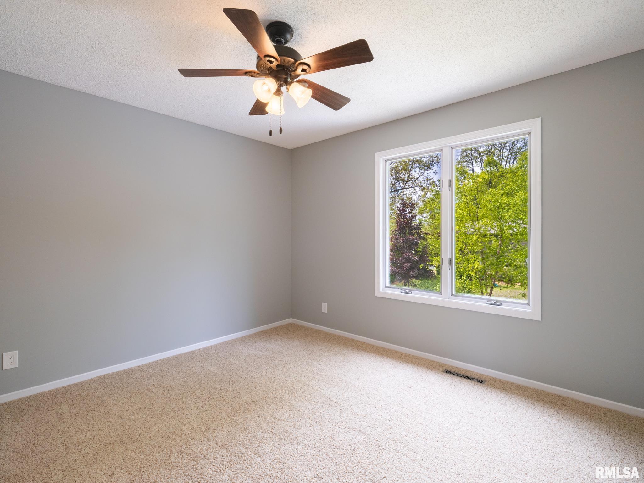 6607 North Camelot Road Peoria, IL 61615 - Photo 34 of 75