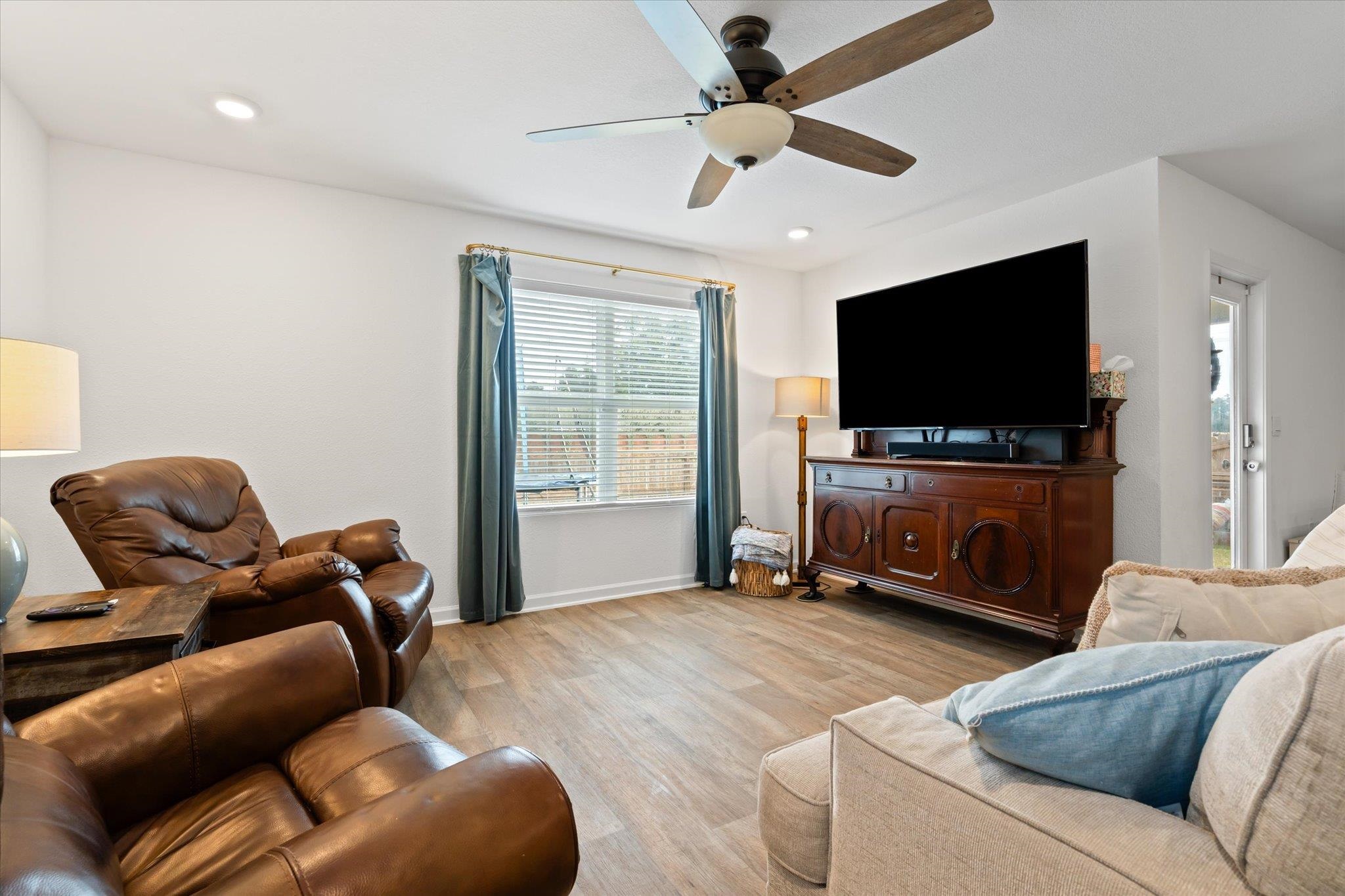 15193 Forsythia Loop Silverhill, AL 36576 - Photo 4 of 20 Living Room