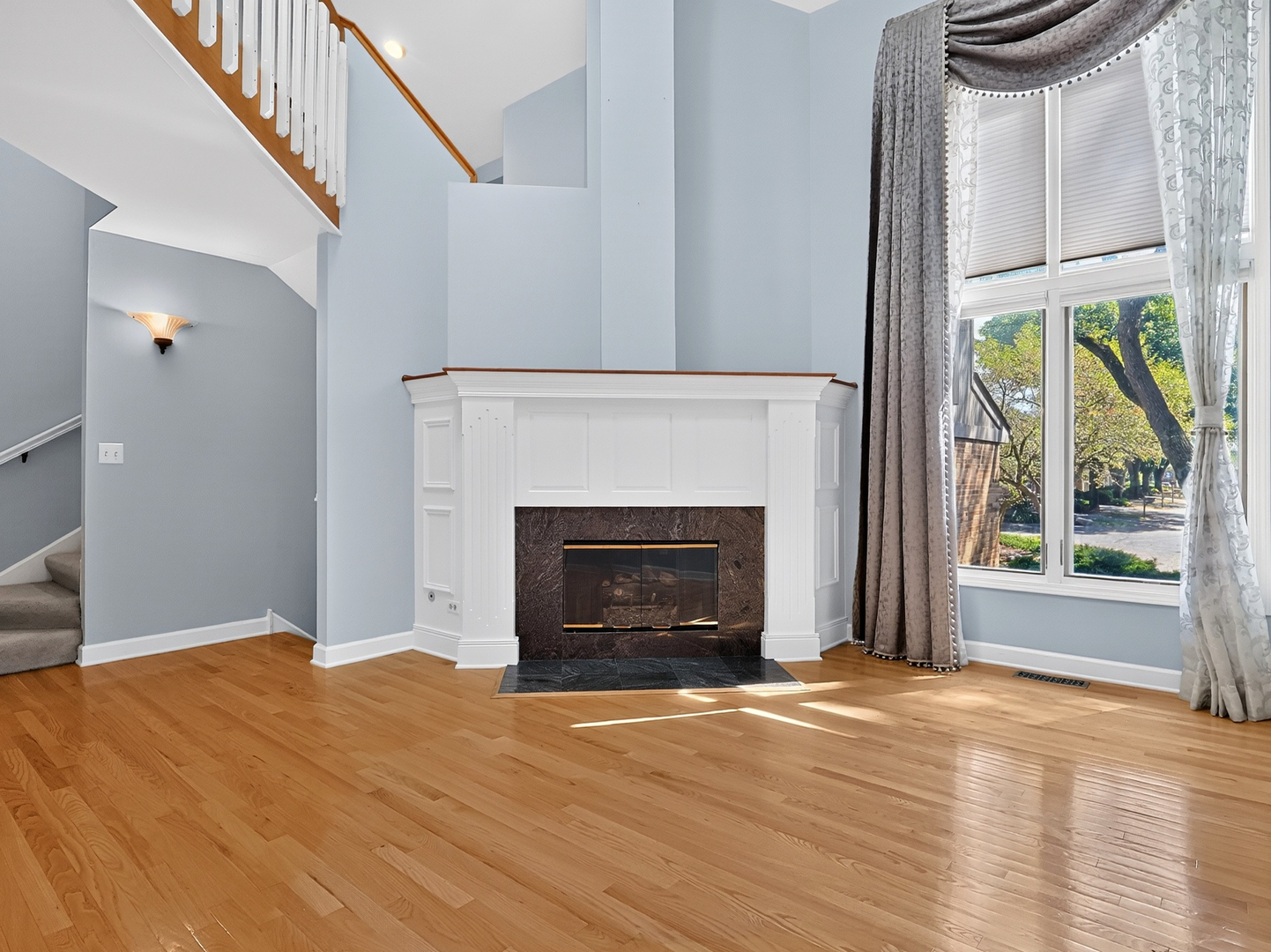 22W132 Butterfield Road Glen Ellyn, IL 60137 - Photo 3 of 26 Gallery Image 3