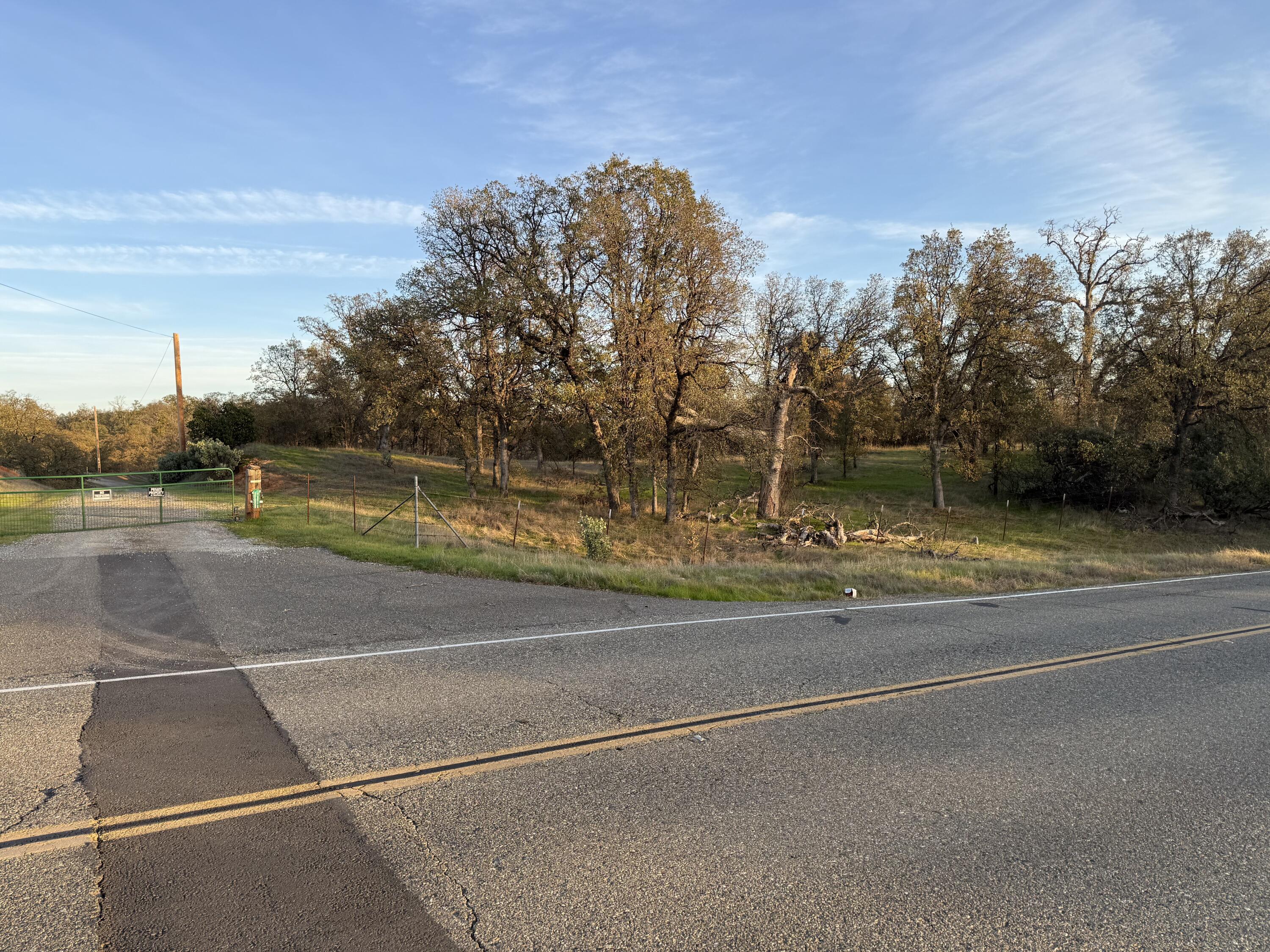 a view of a tennis court