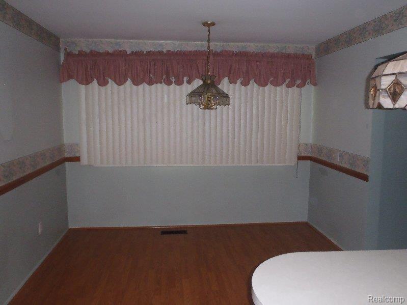 4632 Valley Road Trenton, MI 48183 - Photo 5 of 11 9744_D.jpg