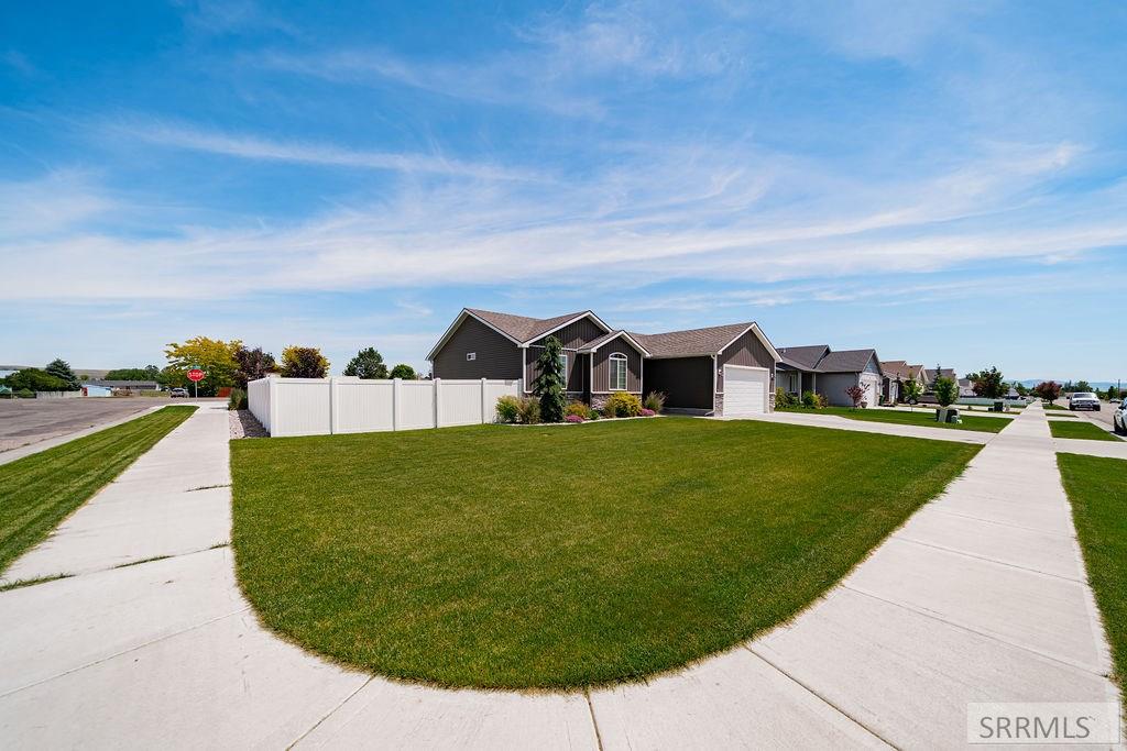 3030 North Waverly Road Idaho Falls, ID 83401 - Photo 2 of 32