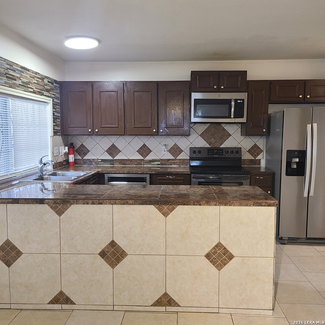 6602 Spring Manor Street San Antonio, TX 78249 - Photo 3 of 32