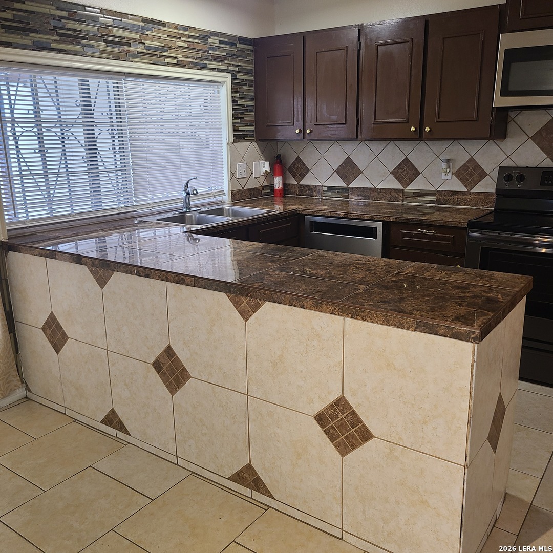 6602 Spring Manor Street San Antonio, TX 78249 - Photo 4 of 32