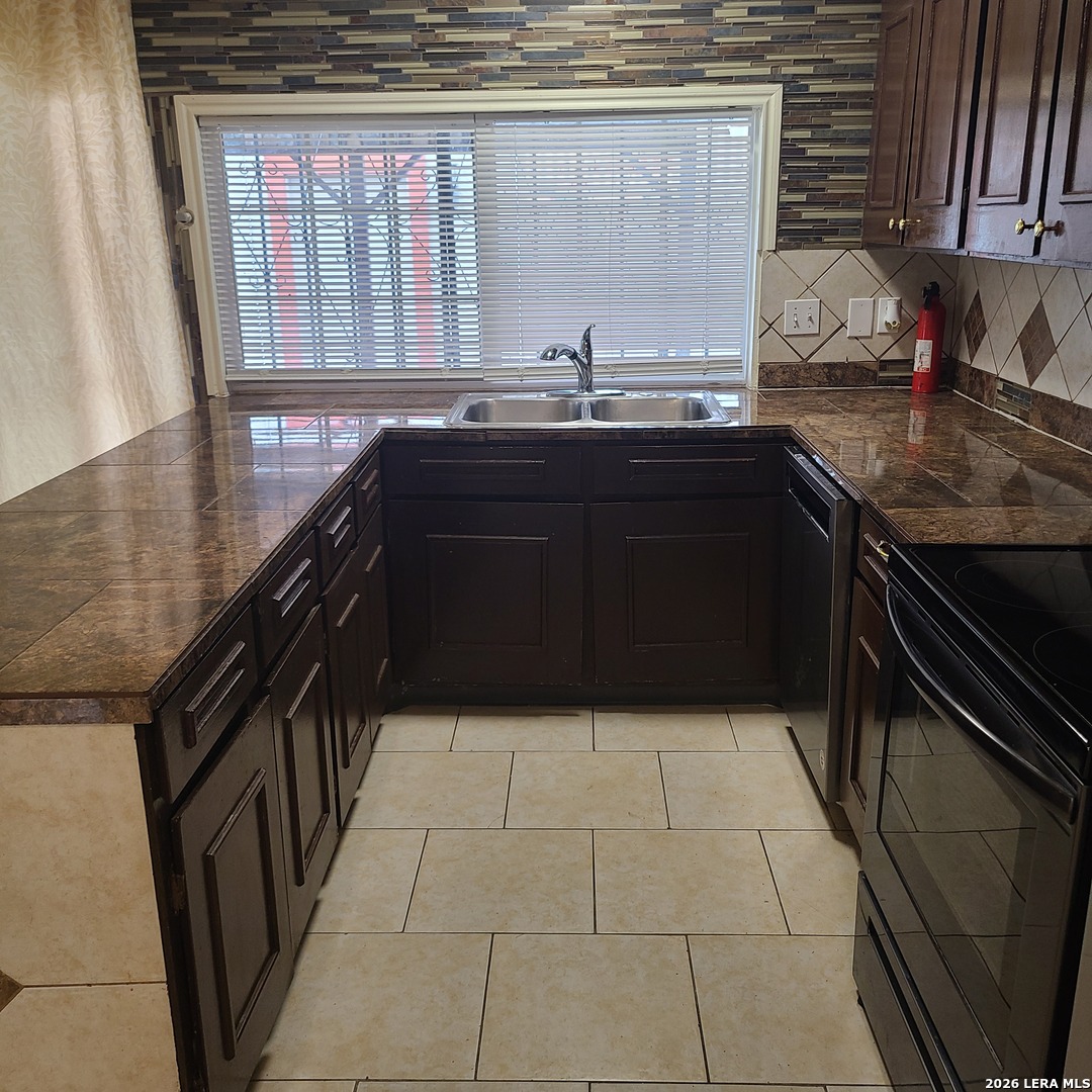 6602 Spring Manor Street San Antonio, TX 78249 - Photo 7 of 32