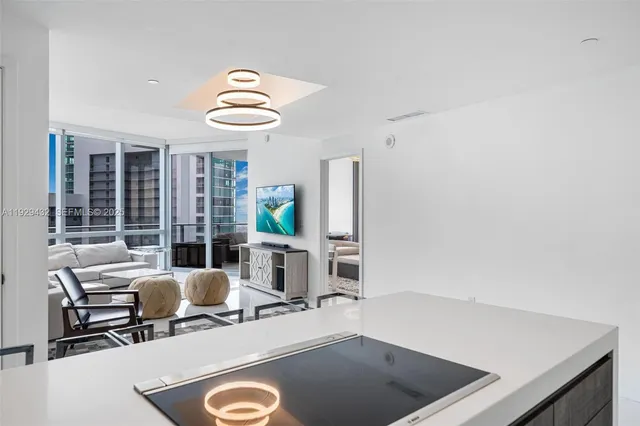 $8,750 | 851 Northeast 1st Avenue, Unit 4603, Miami, FL 33132