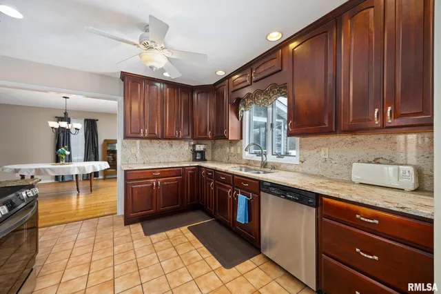 $420,000 | 10 Cherry Lane, Morton, IL 61550