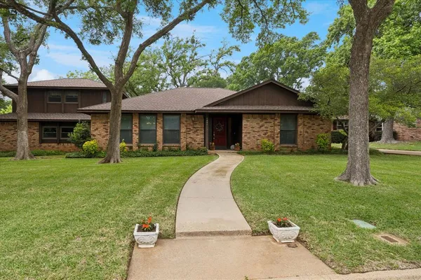 $415,000 | 1401 Clover Hill Road, Mansfield, TX 76063