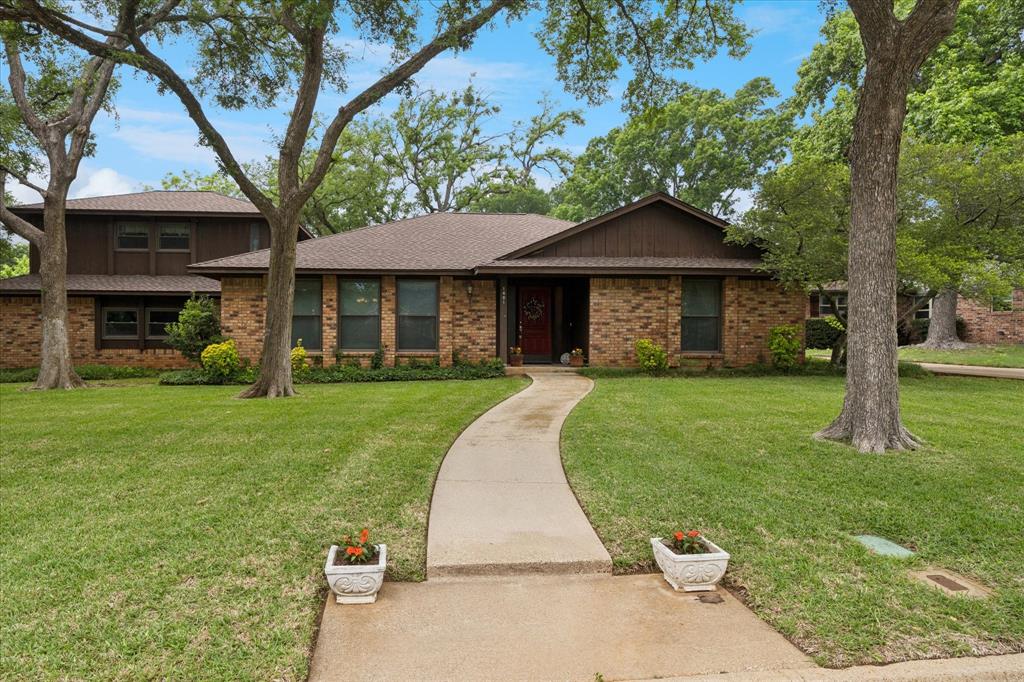 1401 Clover Hill Road Mansfield, TX 76063 - Photo 1 of 25