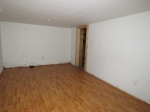 385 Plumtree Road Springfield, MA 01118 - Photo 12 of 16