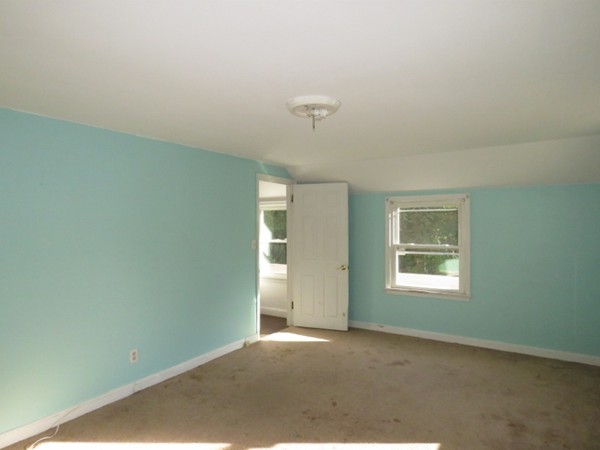 385 Plumtree Road Springfield, MA 01118 - Photo 14 of 16