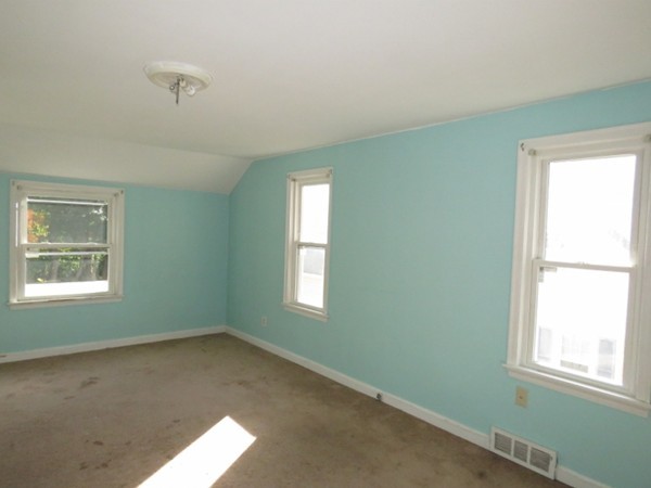 385 Plumtree Road Springfield, MA 01118 - Photo 15 of 16