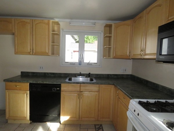 385 Plumtree Road Springfield, MA 01118 - Photo 7 of 16