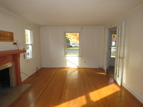 385 Plumtree Road Springfield, MA 01118 - Photo 8 of 16