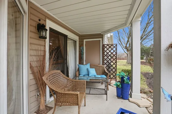 $285,000 | 352 Kildare Court, Unit 352, Carol Stream, IL 60188