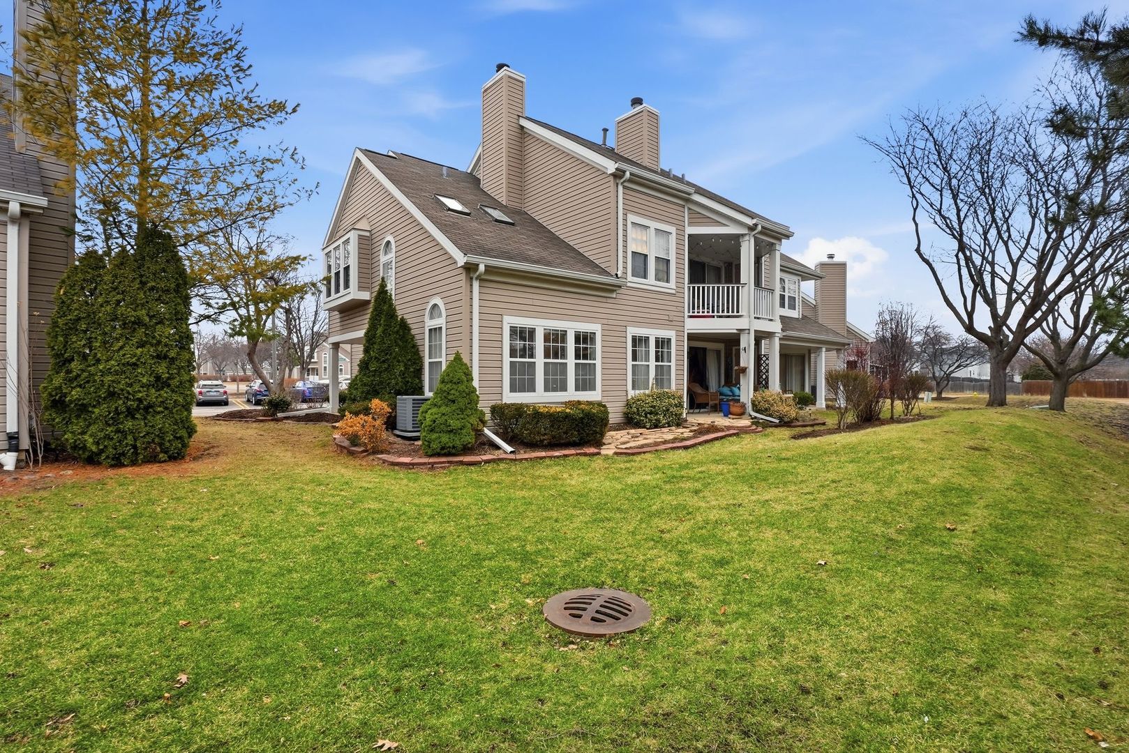 352 Kildare Court, Unit 352 Carol Stream, IL 60188 - Photo 2 of 23