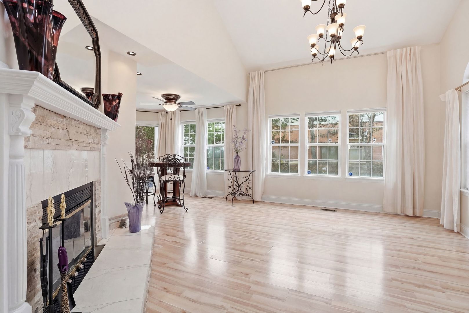 352 Kildare Court, Unit 352 Carol Stream, IL 60188 - Photo 3 of 23