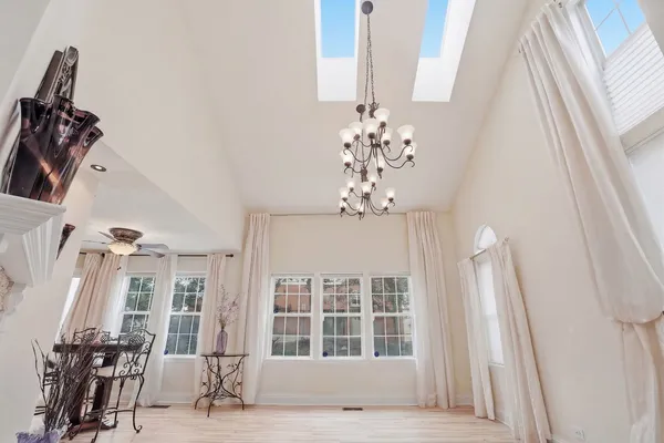 $285,000 | 352 Kildare Court, Unit 352, Carol Stream, IL 60188