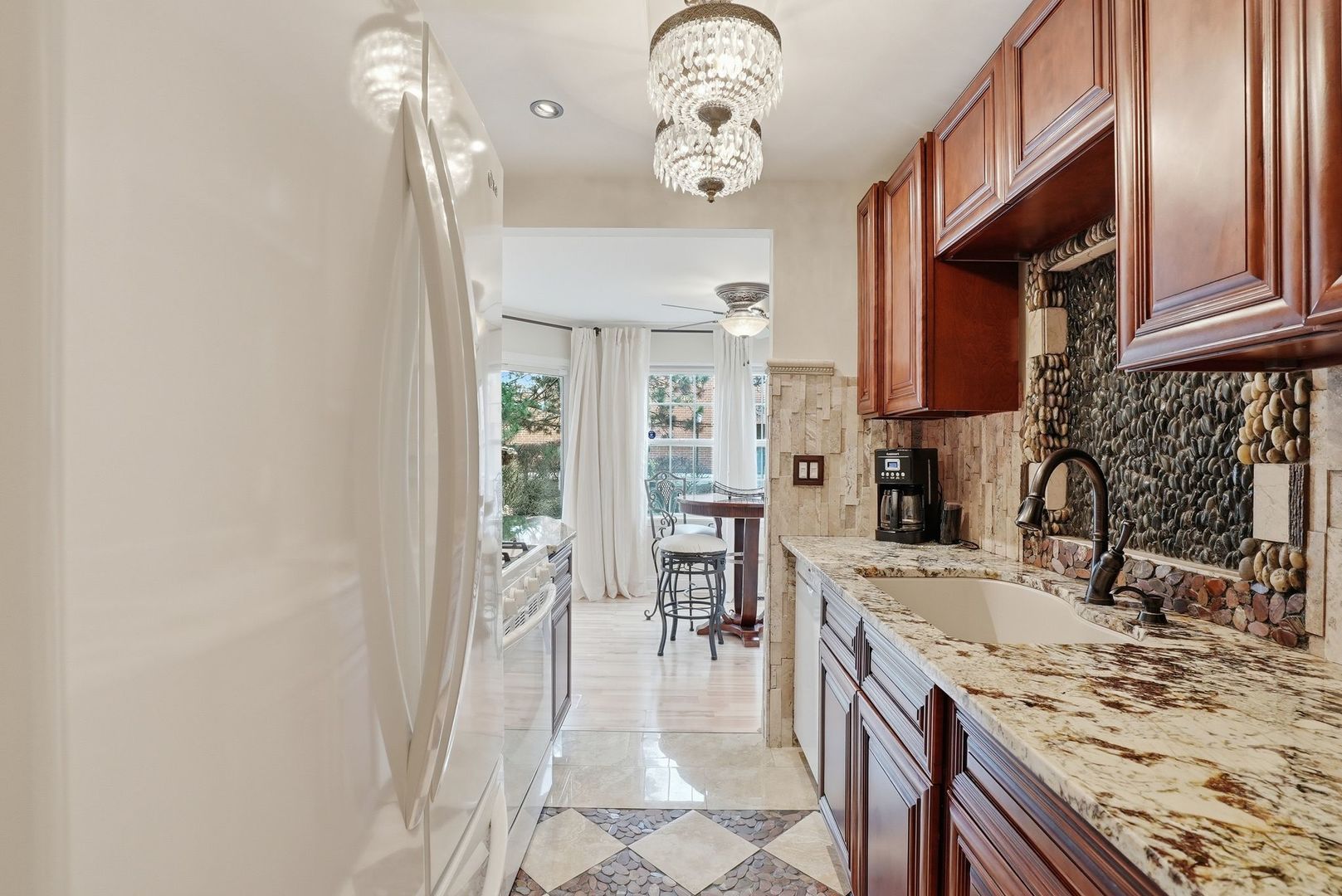 352 Kildare Court, Unit 352 Carol Stream, IL 60188 - Photo 8 of 23