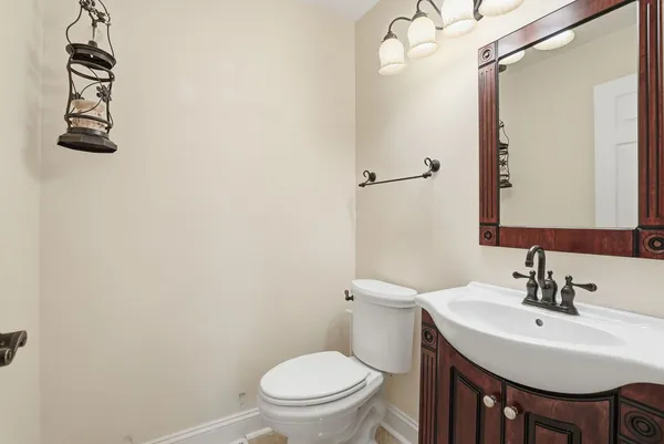 $285,000 | 352 Kildare Court, Unit 352, Carol Stream, IL 60188